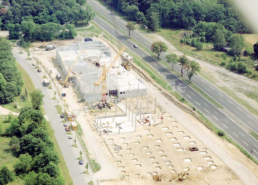 Wustermark - Brandenburg aus der Vogelperspektive: Bau des Factory-Outlet-Centers an der B5 bei Wustermark / Brandenburg.