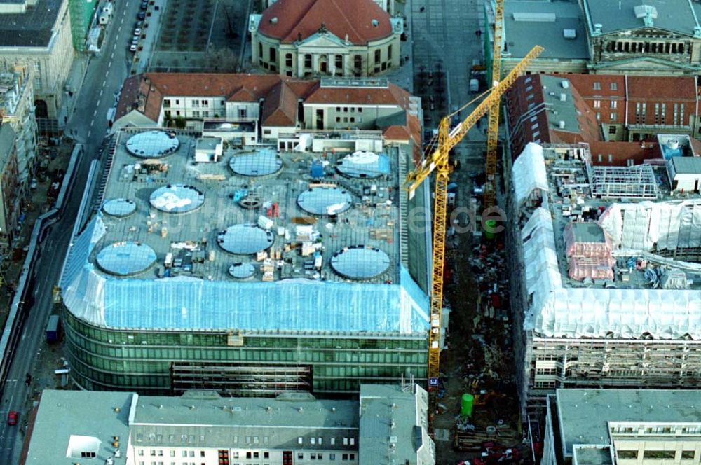 Berlin aus der Vogelperspektive: 12.02.1995 Bau der Freidrichstadtpassagen