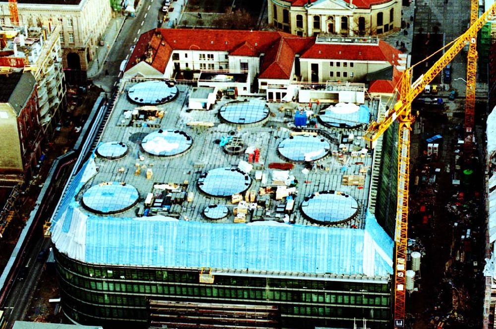 Berlin von oben - 12.02.1995 Bau der Freidrichstadtpassagen