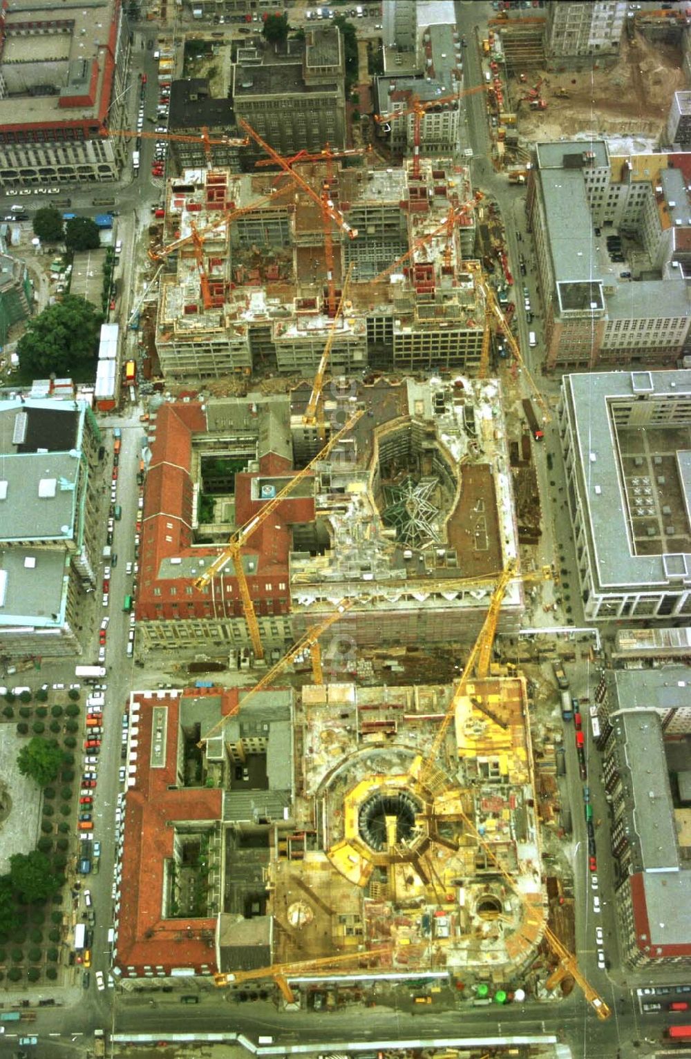 Luftaufnahme Berlin - 01.10.94 Bau der Friedrichstadtpassagen in Berlin-Mitte