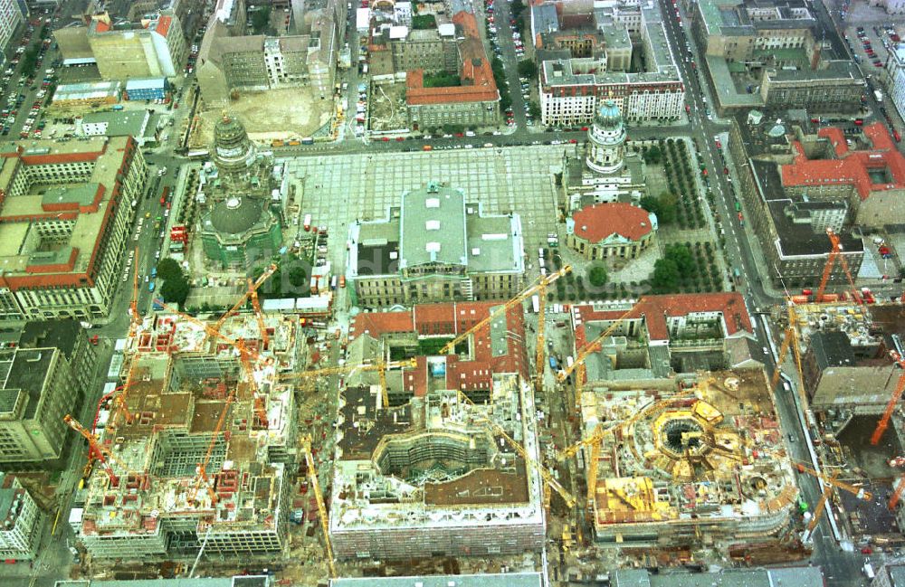 Berlin aus der Vogelperspektive: Bau der Friedrichstadtpassagen am Gendarmenmarkt in Berlin-Mitte.