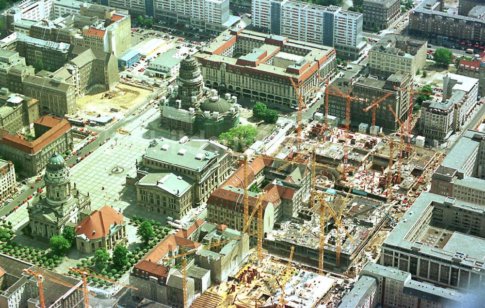 Berlin von oben - Bau der Friedrichstadtpassagen am Gendarmenmarkt in Berlin-Mitte.