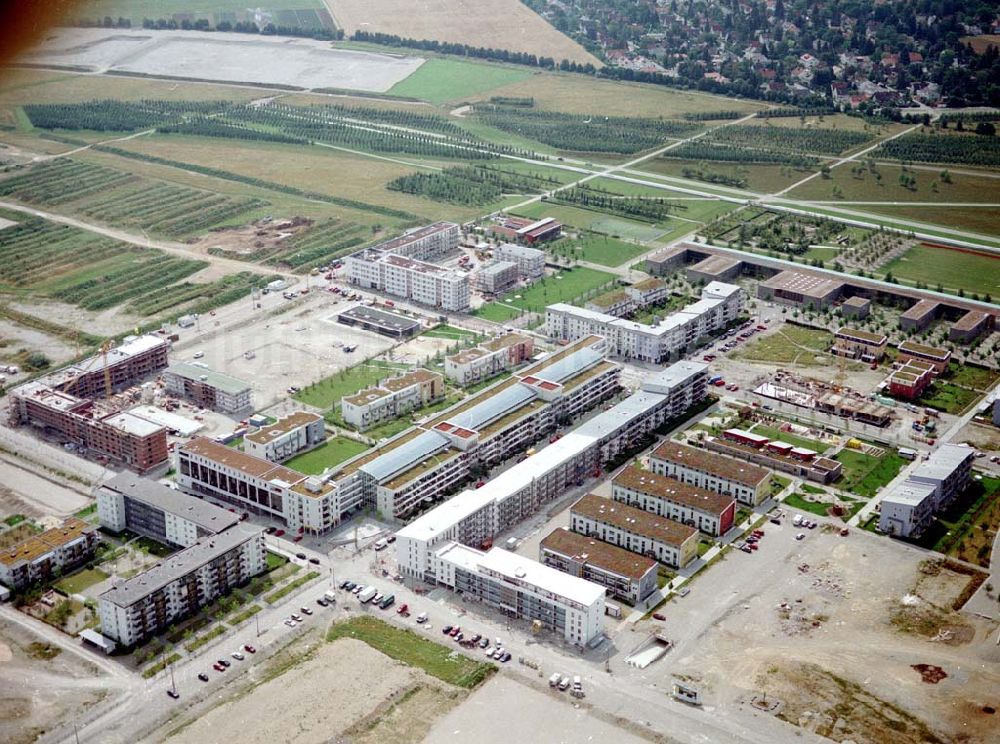 München aus der Vogelperspektive: Bau eines Galeriehauses am Messegelände in München - Riem.