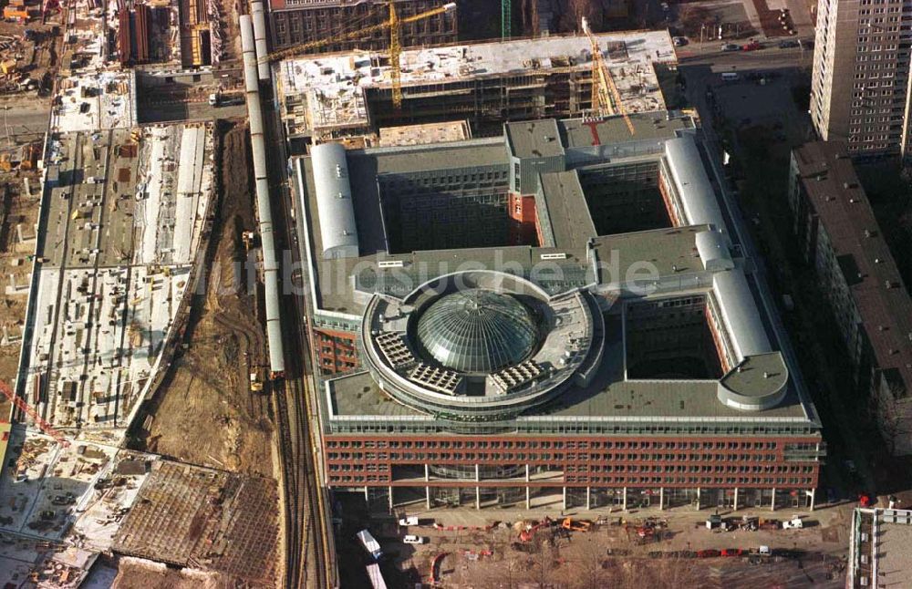 Berlin von oben - Bau des Geschäftshauses City-Carree am Berliner Hauptbahnhof