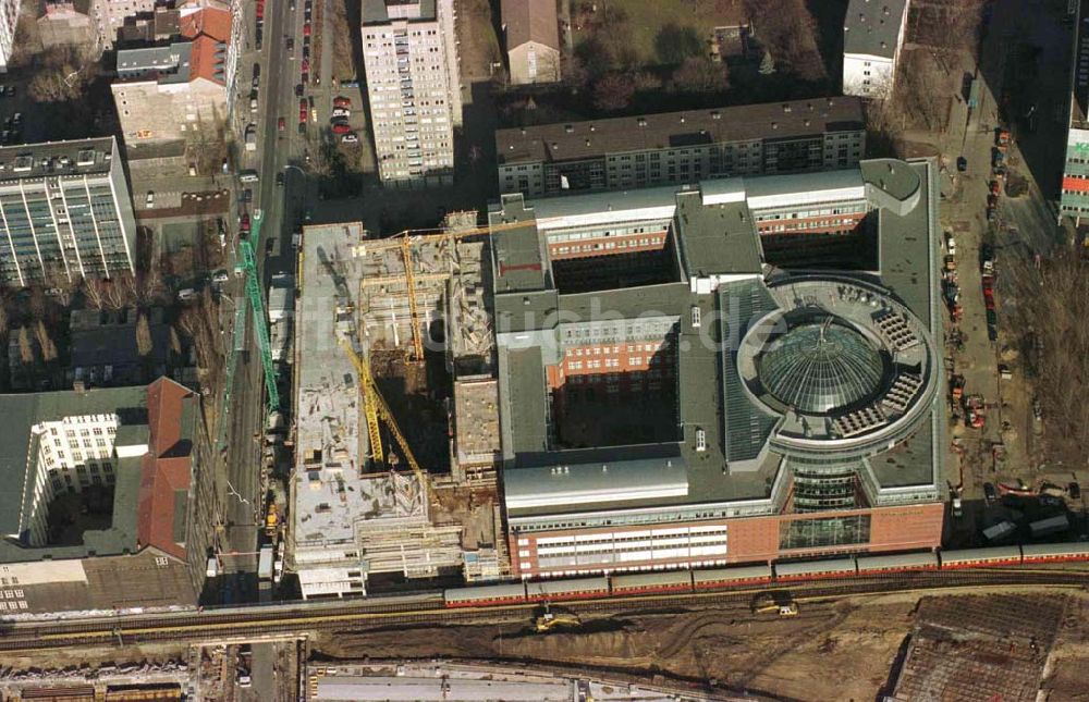 Luftbild Berlin - Bau des Geschäftshauses City-Carree am Berliner Hauptbahnhof