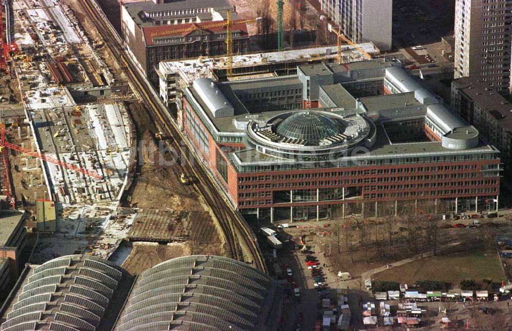 Berlin von oben - Bau des Geschäftshauses City-Carree am Berliner Hauptbahnhof