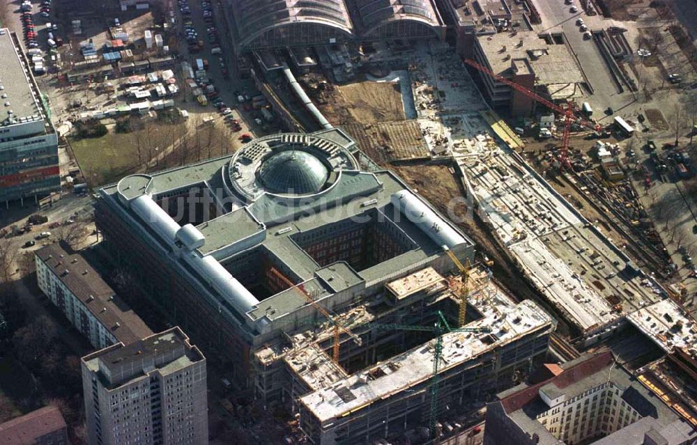 Luftbild Berlin - Bau des Geschäftshauses City-Carree am Berliner Hauptbahnhof