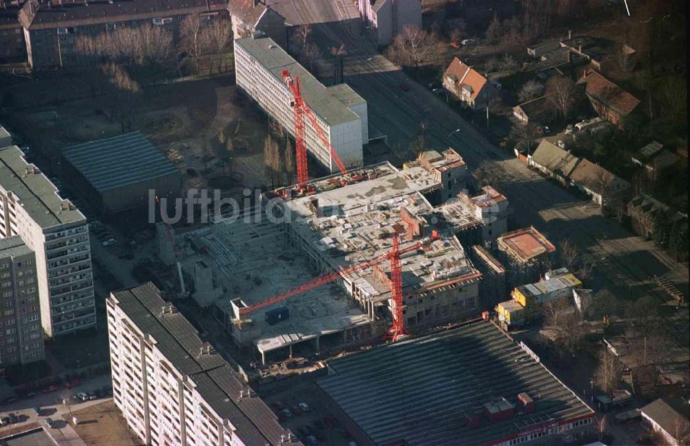 Berlin - Hohenschönhausen von oben - Bau des Geschäftshauses Storchenhof der MÜBAU Berlin Grundstücksverwaltungsgesellschaft mbH an der Hauptstraße 9-10 in Hohenschönhausen