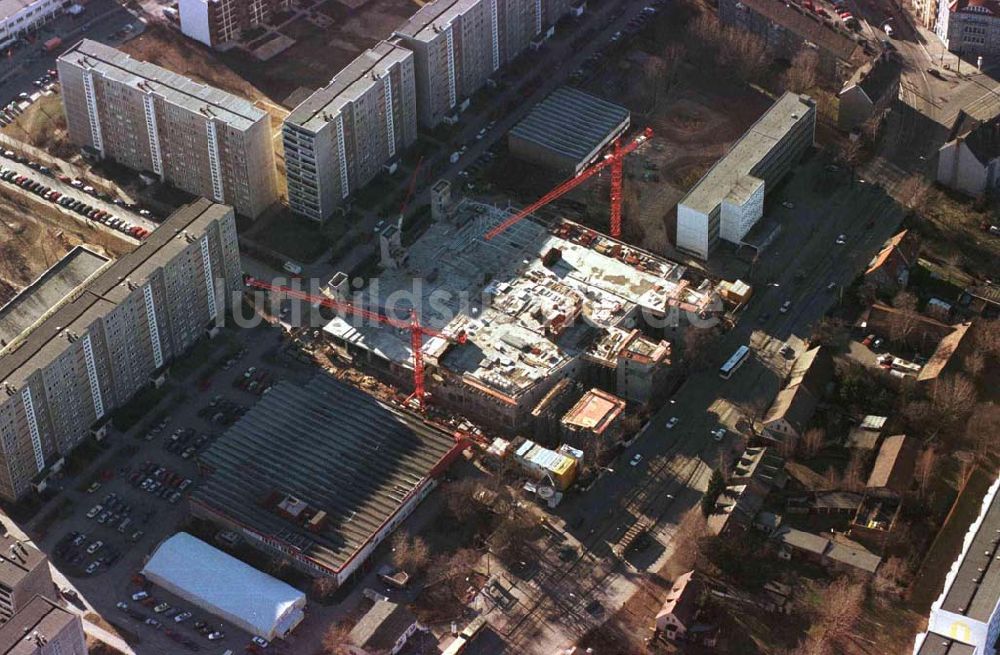 Luftaufnahme Berlin - Hohenschönhausen - Bau des Geschäftshauses Storchenhof der MÜBAU Berlin Grundstücksverwaltungsgesellschaft mbH an der Hauptstraße 9-10 in Hohenschönhausen