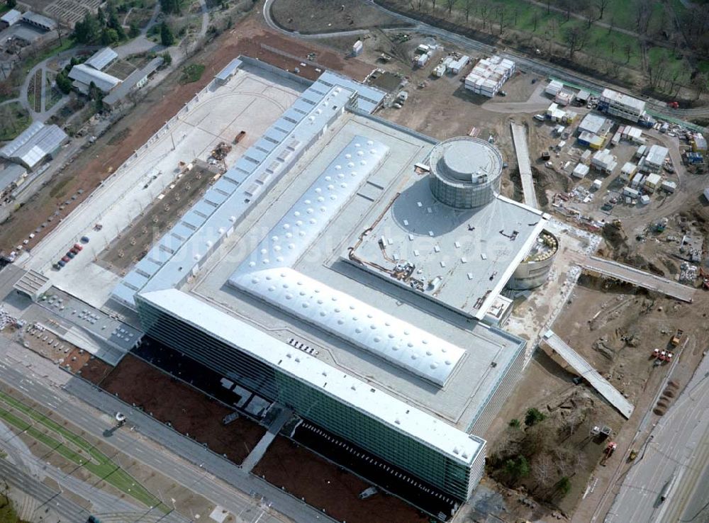 Luftbild Dresden - Bau der gläsernen VW - Manaufaktur an der Lennestraße 3 in 01069 DRESDEN durch die Firma Heitkamp Bauunternehmung GmbH.