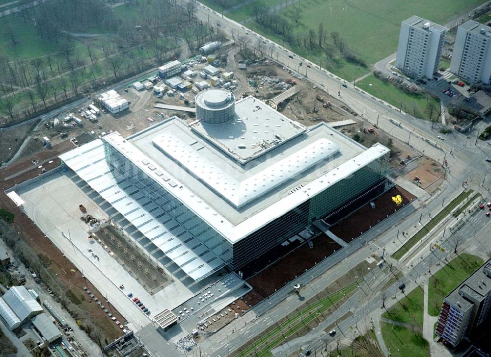 Luftaufnahme Dresden - Bau der gläsernen VW - Manaufaktur an der Lennestraße 3 in 01069 DRESDEN durch die Firma Heitkamp Bauunternehmung GmbH.