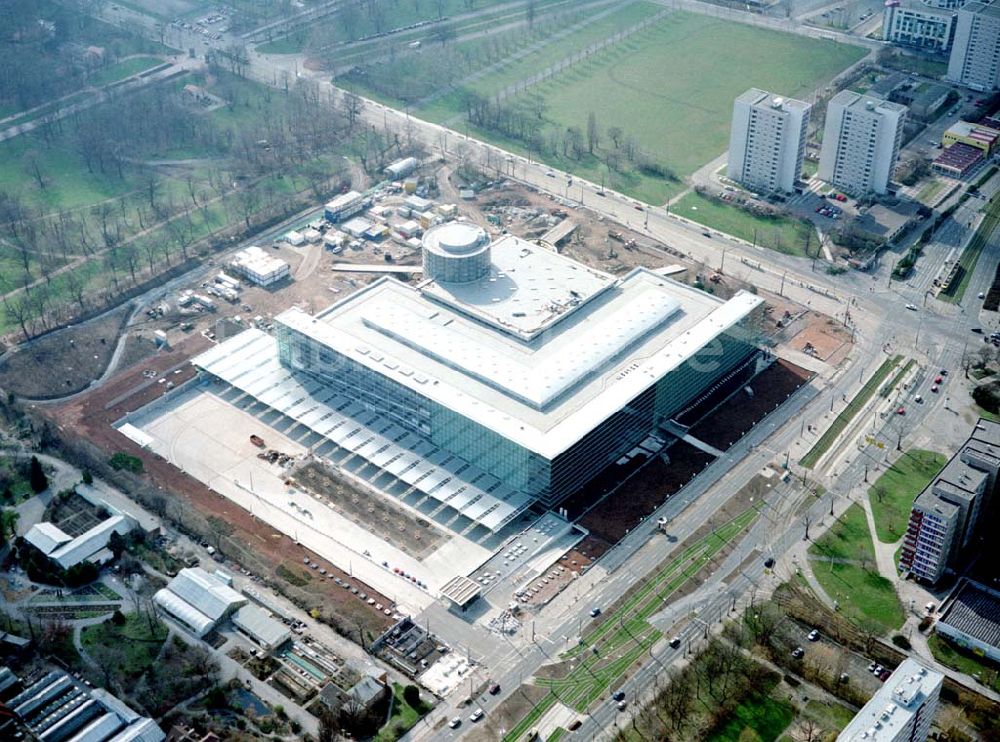 Dresden von oben - Bau der gläsernen VW - Manaufaktur an der Lennestraße 3 in 01069 DRESDEN durch die Firma Heitkamp Bauunternehmung GmbH.