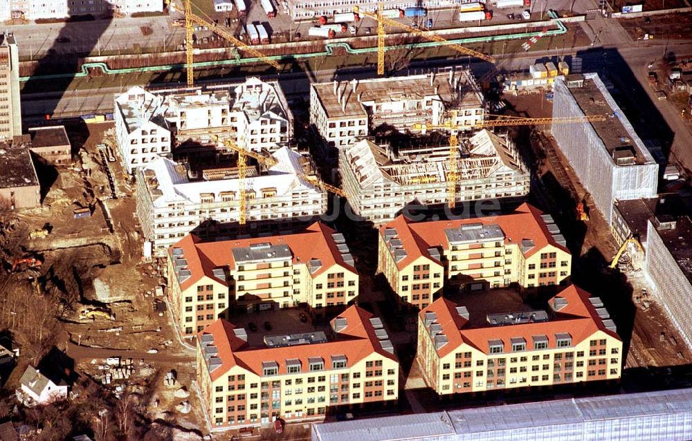 Berlin - Hohenschönhausen aus der Vogelperspektive: Bau des GSG-Gewerbezentrum an der Plauener Straße / Marzahner Straße in Berlin-Hohenschönhausen.