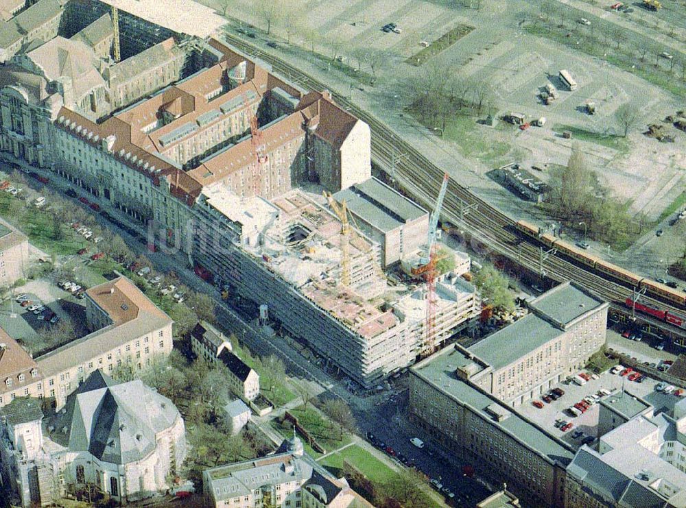 Berlin aus der Vogelperspektive: Bau des Hauses der Verbände an der Littenstraße in Berlin - Mitte.