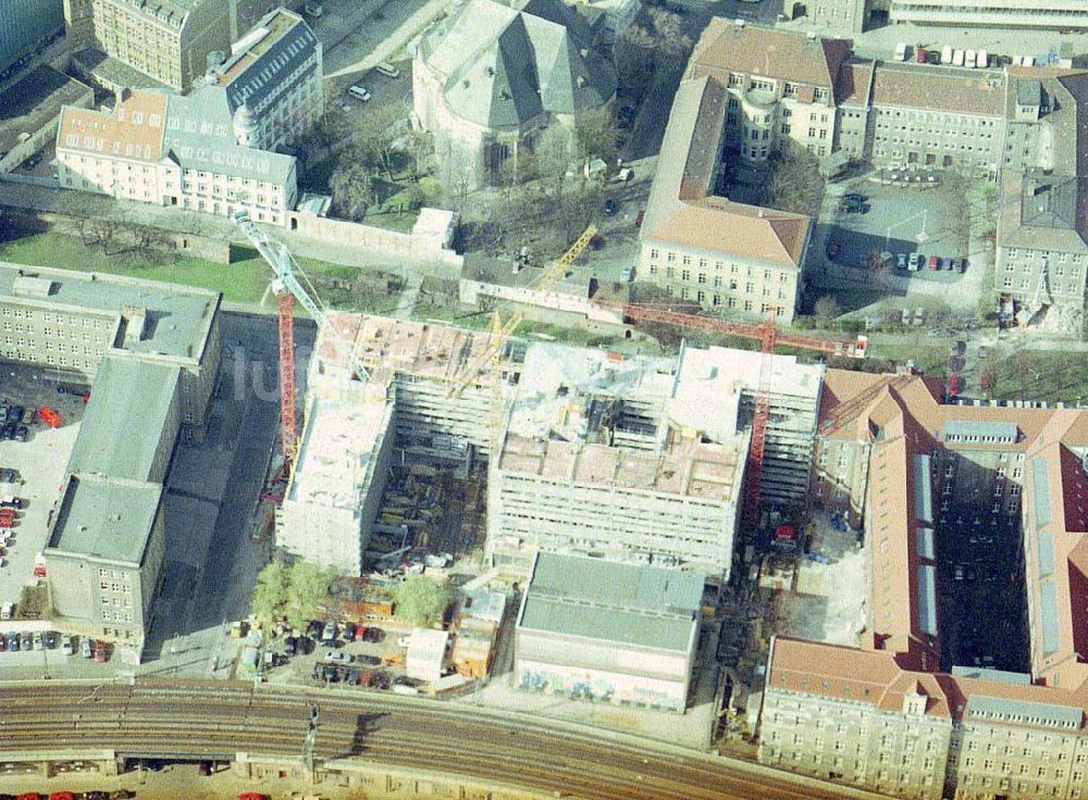 Berlin aus der Vogelperspektive: Bau des Hauses der Verbände an der Littenstraße in Berlin - Mitte.