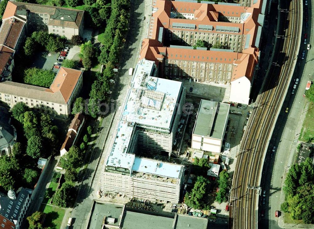 Berlin aus der Vogelperspektive: Bau des Hauses der Verbände an der Littenstraße in Berlin - Mitte.