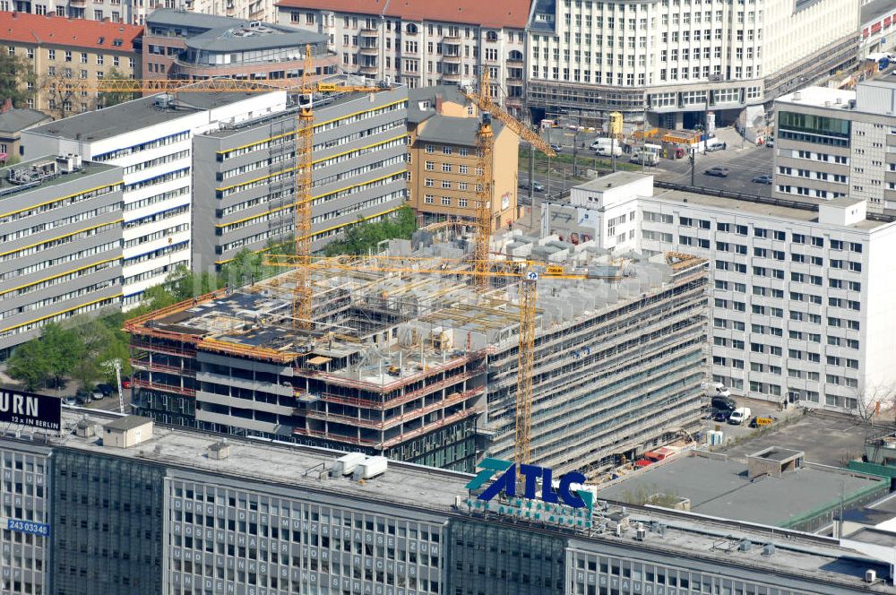 Luftaufnahme Berlin - Bau eines Hotel- und Bürogebäudes in der Karl-Liebknecht Straße 32 Berlin-Mitte