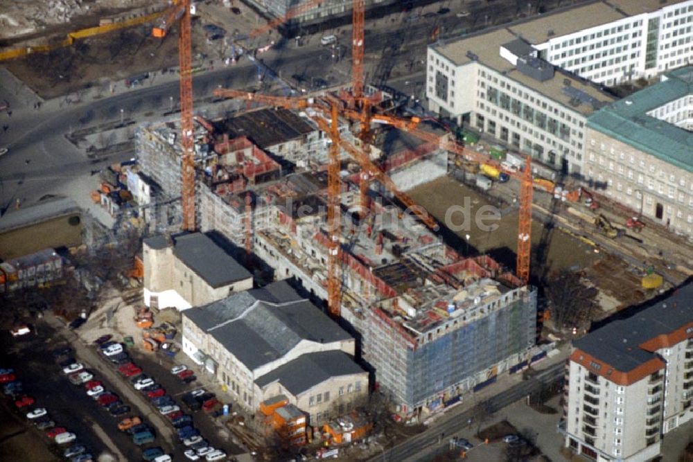 Luftbild Berlin / Mitte - Bau des Hotels Adlon am Brandenburger Tor 1995