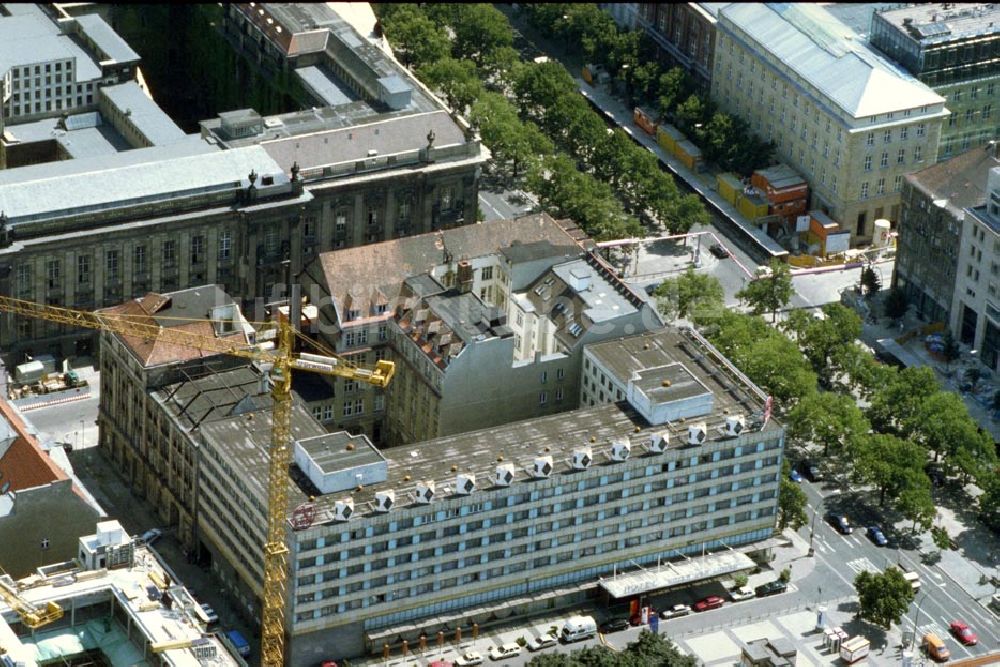 Luftaufnahme Berlin - Bau des Hotels Unter den Linden in Berlin Mitte 1995