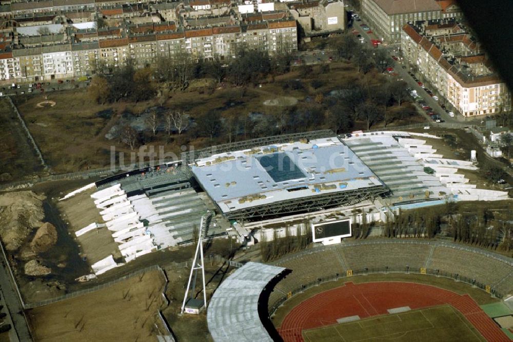 Luftaufnahme Berlin - Prenzlauerberg - Bau des Jahn-Sport-Parks in Berlin - Prenzlauerberg in 1995