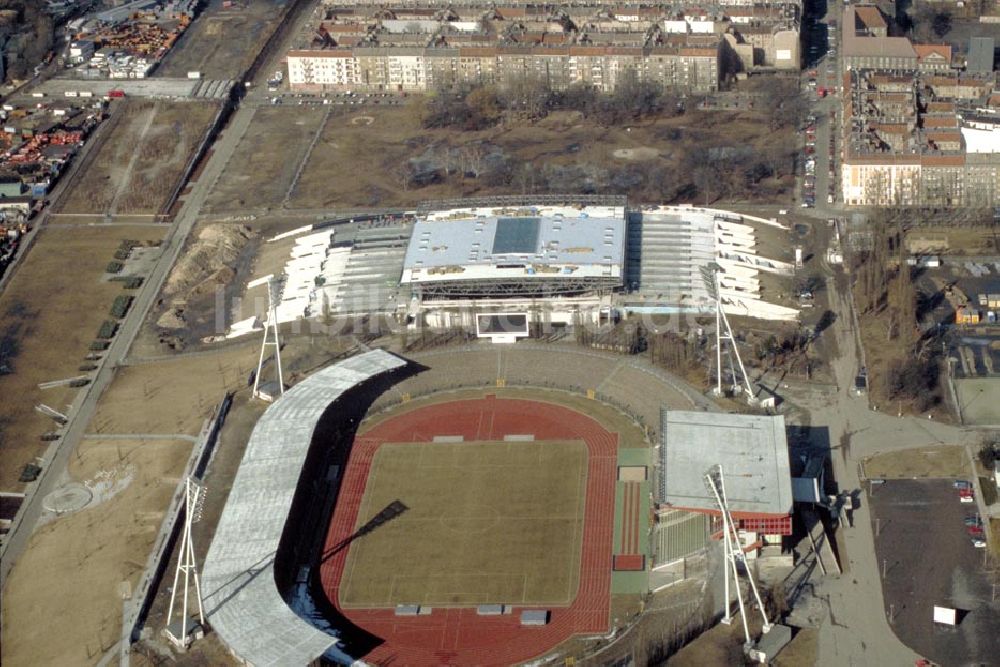 Luftbild Berlin - Prenzlauerberg - Bau des Jahn-Sport-Parks in Berlin - Prenzlauerberg in 1995