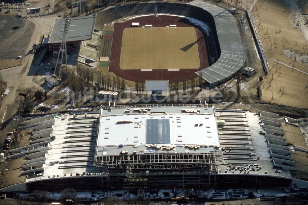 Luftaufnahme Berlin - Prenzlauerberg - Bau des Jahn-Sport-Parks in Berlin - Prenzlauerberg in 1995