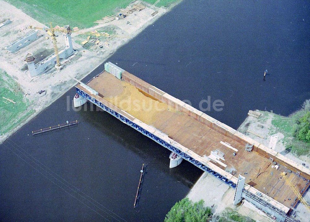 Hohenwarthe aus der Vogelperspektive: Bau der Kanalbrücke zwischen dem Schiffshebewerk Rothensee und der Doppelsparschleuse Hohenwarthe am Wasserstraßenkreuz Magdeburg