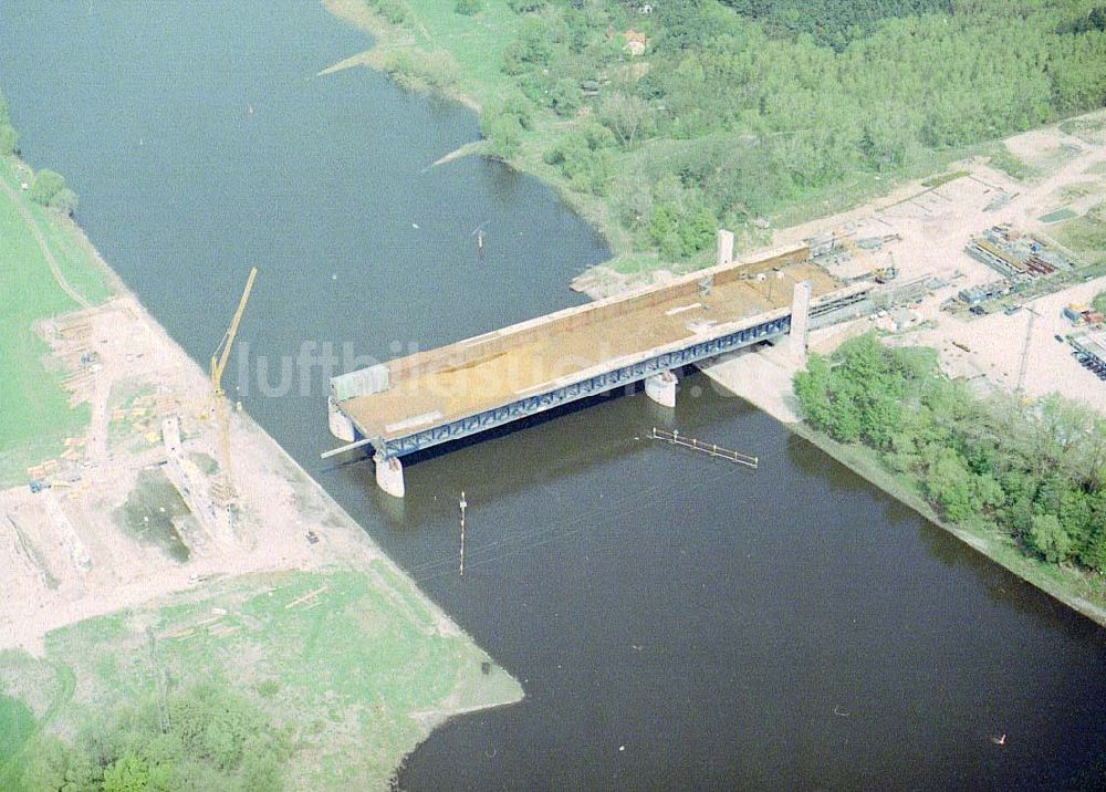 Luftbild Hohenwarthe - Bau der Kanalbrücke zwischen dem Schiffshebewerk Rothensee und der Doppelsparschleuse Hohenwarthe am Wasserstraßenkreuz Magdeburg