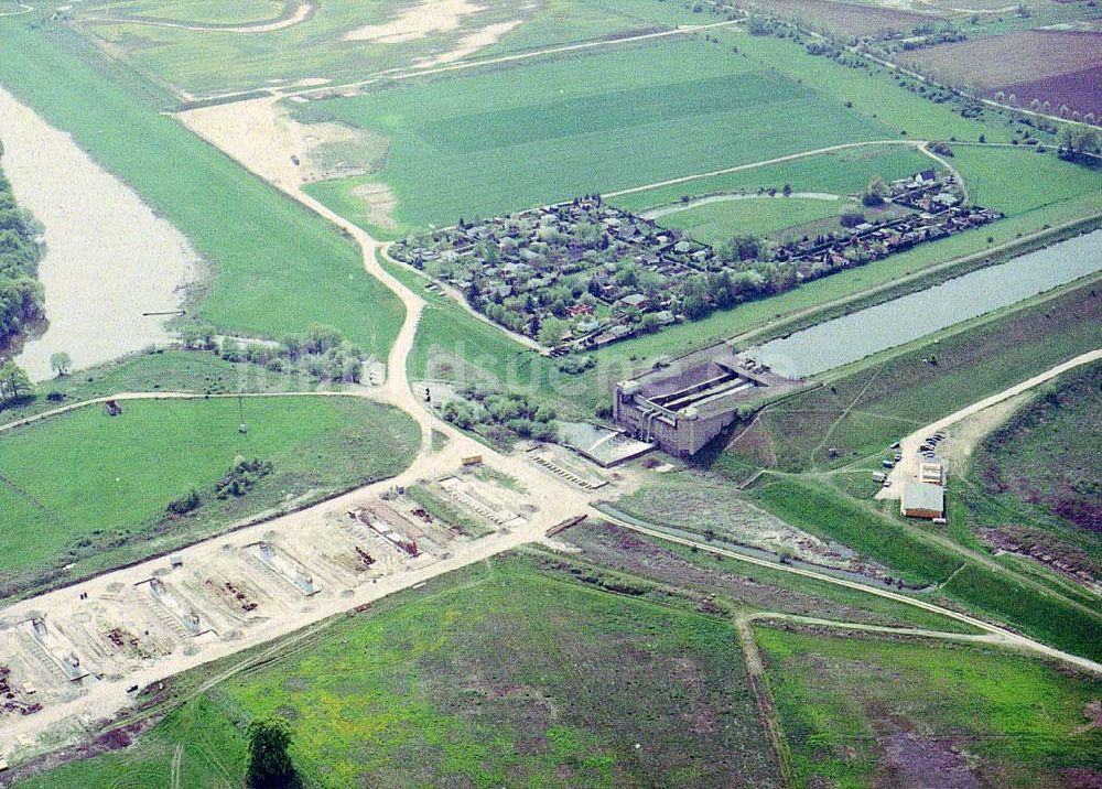 Luftbild Hohenwarthe - Bau der Kanalbrücke zwischen dem Schiffshebewerk Rothensee und der Doppelsparschleuse Hohenwarthe am Wasserstraßenkreuz Magdeburg