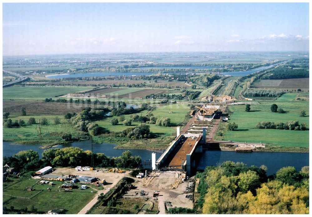 Hohenwarthe aus der Vogelperspektive: Bau der Kanalbrücke zwischen dem Schiffshebewerk Rothensee und der Doppelsparschleuse Hohenwarthe am Wasserstraßenkreuz Magdeburg