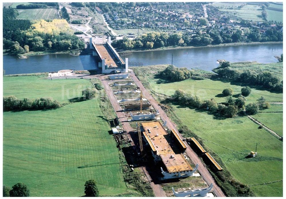 Hohenwarthe aus der Vogelperspektive: Bau der Kanalbrücke zwischen dem Schiffshebewerk Rothensee und der Doppelsparschleuse Hohenwarthe am Wasserstraßenkreuz Magdeburg