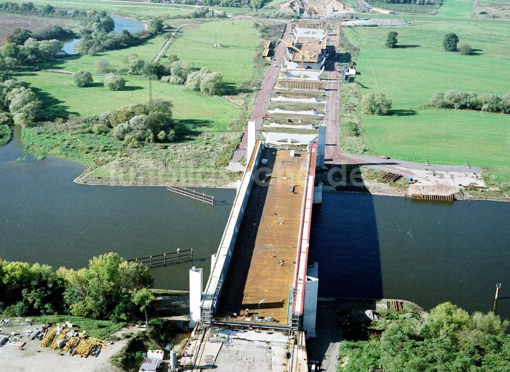 Hohenwarthe aus der Vogelperspektive: Bau der Kanalbrücke zwischen dem Schiffshebewerk Rothensee und der Doppelsparschleuse Hohenwarthe am Wasserstraßenkreuz Magdeburg