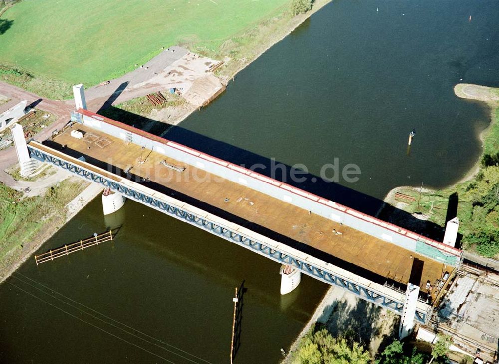 Luftaufnahme Hohenwarthe - Bau der Kanalbrücke zwischen dem Schiffshebewerk Rothensee und der Doppelsparschleuse Hohenwarthe am Wasserstraßenkreuz Magdeburg