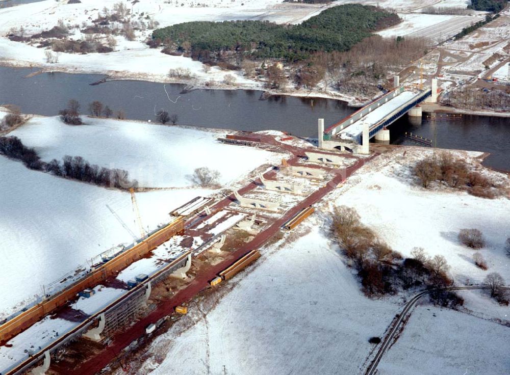 Luftaufnahme Hohenwarthe - Bau der Kanalbrücke zwischen dem Schiffshebewerk Rothensee und der Doppelsparschleuse Hohenwarthe am Wasserstraßenkreuz Magdeburg