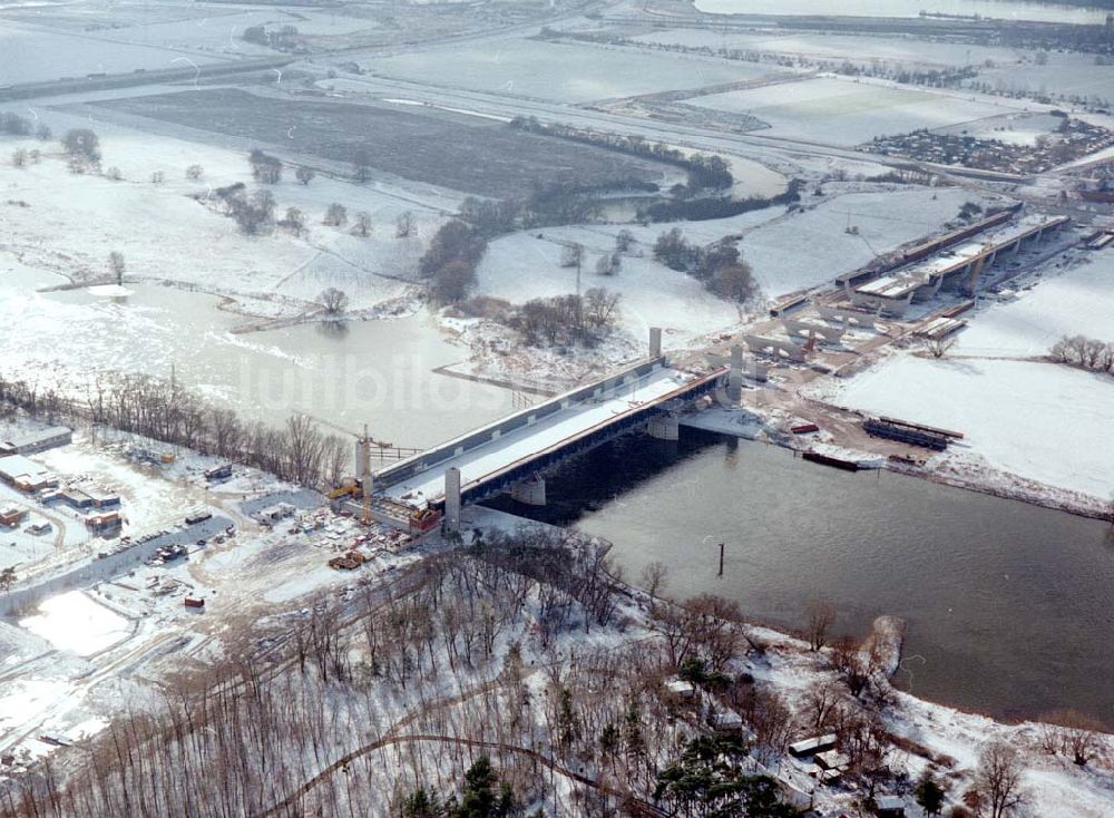 Luftaufnahme Hohenwarthe - Bau der Kanalbrücke zwischen dem Schiffshebewerk Rothensee und der Doppelsparschleuse Hohenwarthe am Wasserstraßenkreuz Magdeburg