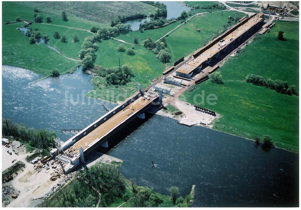 Hohenwarthe aus der Vogelperspektive: Bau der Kanalbrücke zwischen dem Schiffshebewerk Rothensee und der Doppelsparschleuse Hohenwarthe am Wasserstraßenkreuz Magdeburg