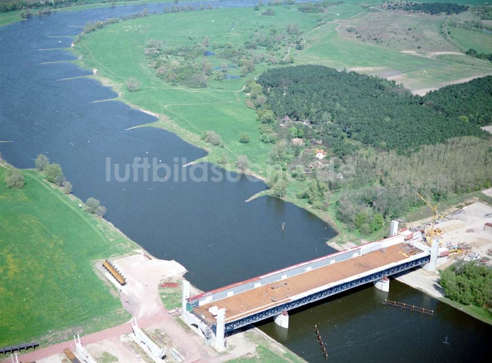 Luftbild Hohenwarthe - Bau der Kanalbrücke zwischen dem Schiffshebewerk Rothensee und der Doppelsparschleuse Hohenwarthe am Wasserstraßenkreuz Magdeburg