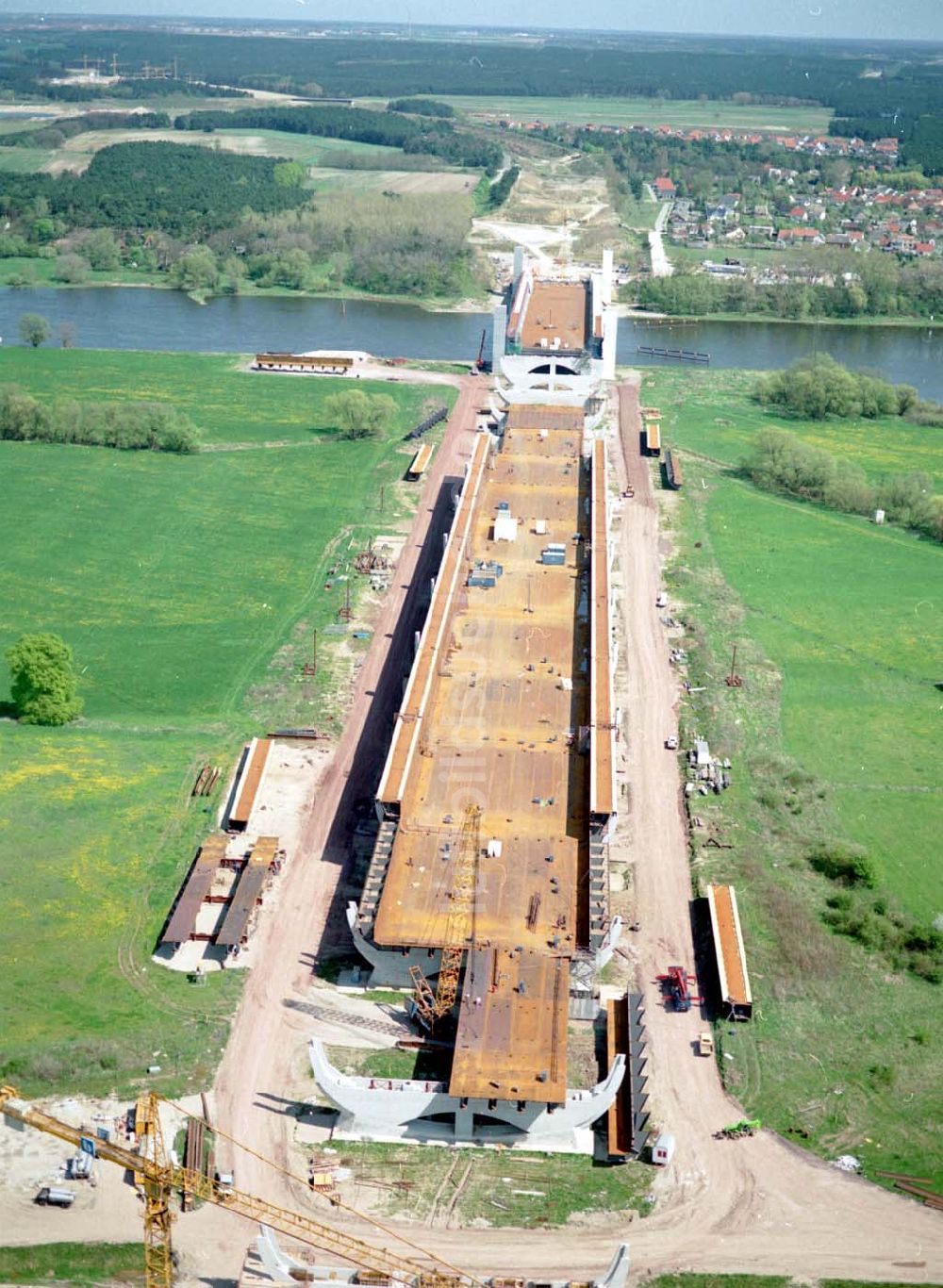 Luftbild Hohenwarthe - Bau der Kanalbrücke zwischen dem Schiffshebewerk Rothensee und der Doppelsparschleuse Hohenwarthe am Wasserstraßenkreuz Magdeburg