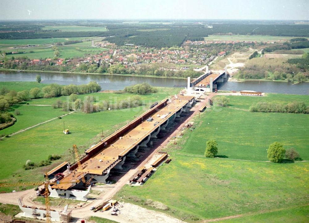 Hohenwarthe von oben - Bau der Kanalbrücke zwischen dem Schiffshebewerk Rothensee und der Doppelsparschleuse Hohenwarthe am Wasserstraßenkreuz Magdeburg