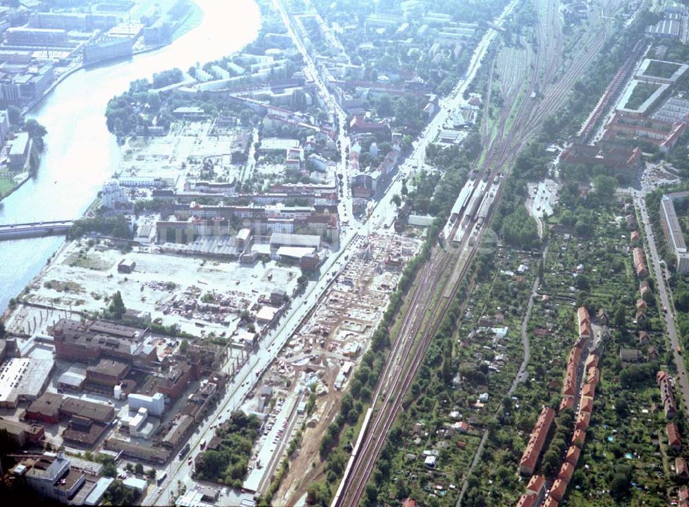 Luftaufnahme Berlin - 16.08.2002 / Bau des KAUFLAND - Centers am S-Bahnhof in Berlin - Schöneweide