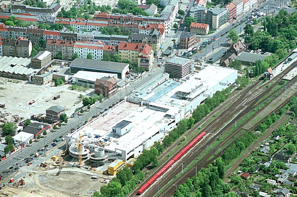 Luftaufnahme Berlin - Schöneweide - Bau des Kaufland-Centers am S-Bahnhof Schöneweide. Ort: Berlin - Schöneweide Datum: 16.05.03