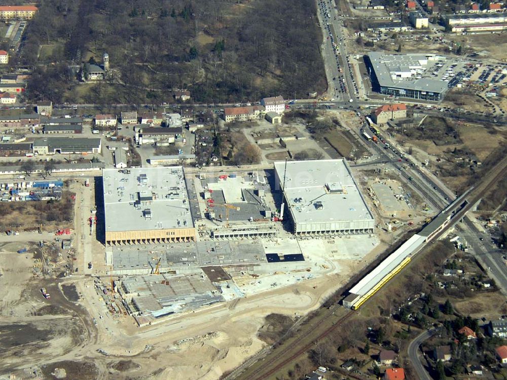 Luftbild Berlin - MARZAHN - Bau des Kaufland-Centers und der BMW-Niederlassung an der B1 in Berlin-Biesdorf. (Biesdorf-Center)