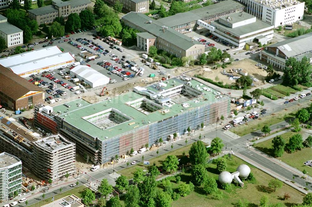 Berlin / Adlershof von oben - Bau des KAUFLAND-Centers auf dem WISTAS-Gelände in Berlin - Adlershof. Datum: 15.05.03