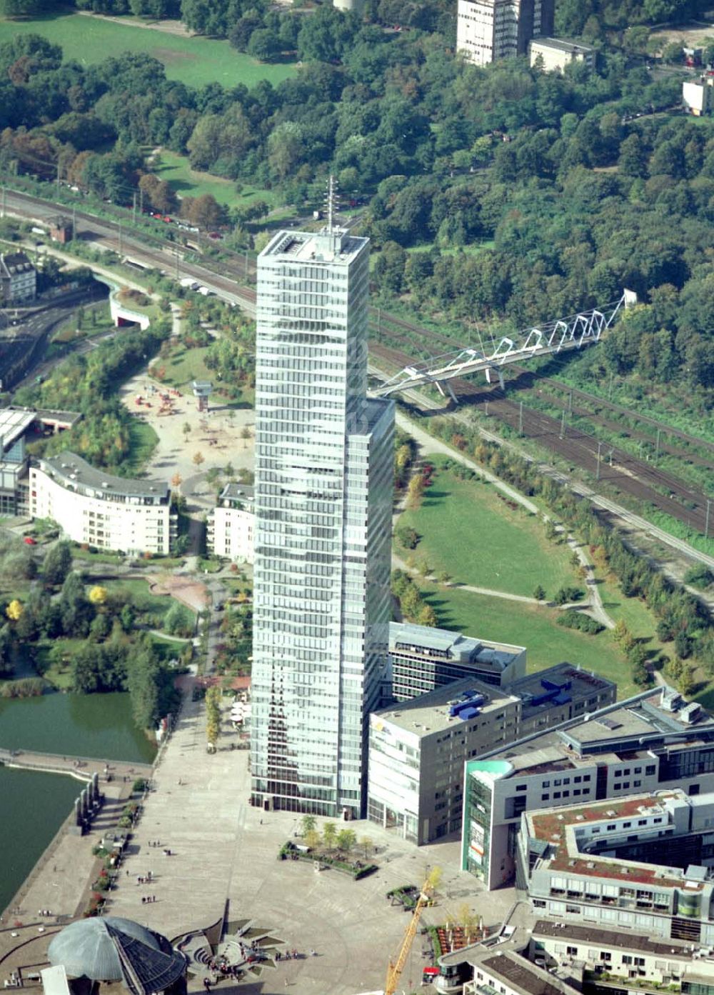 Köln aus der Vogelperspektive: Bau des Köln Tower im Mediapark Köln