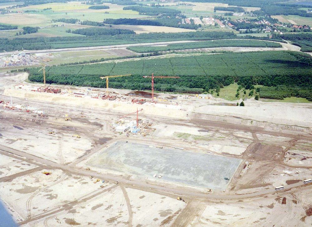 Luftaufnahme Klettwitz bei Schwarzheide / Brandenburg - Bau des Lausitzringes an der Autobahn Berlin - Dresden bei Klettwitz in Brandenburg.