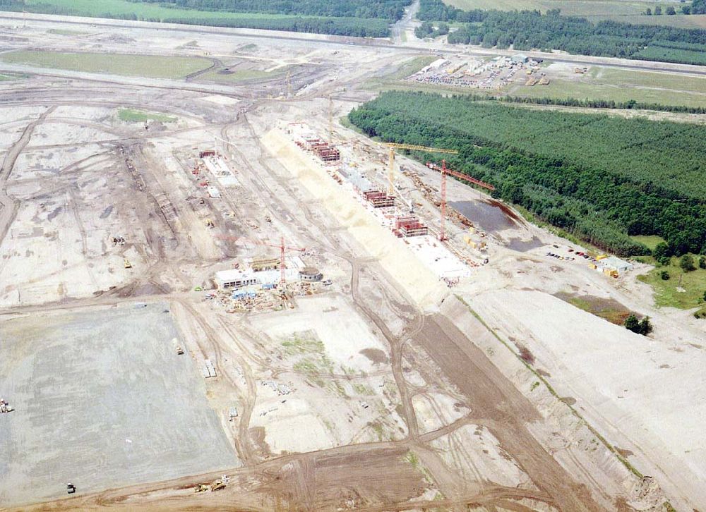 Klettwitz bei Schwarzheide / Brandenburg von oben - Bau des Lausitzringes an der Autobahn Berlin - Dresden bei Klettwitz in Brandenburg.