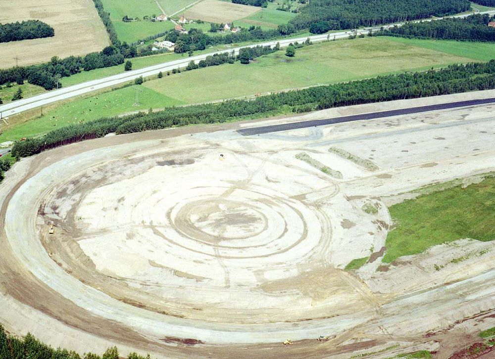 Luftaufnahme Klettwitz bei Schwarzheide / Brandenburg - Bau des Lausitzringes an der Autobahn Berlin - Dresden bei Klettwitz in Brandenburg.