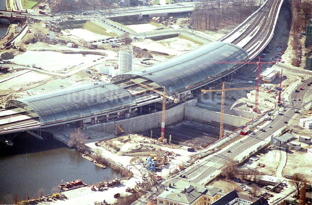 Berlin-Tiergarten aus der Vogelperspektive: Bau des Lehrter Bahnhofes / Hauptbahnhofes am Spreebogen im Tiergarten