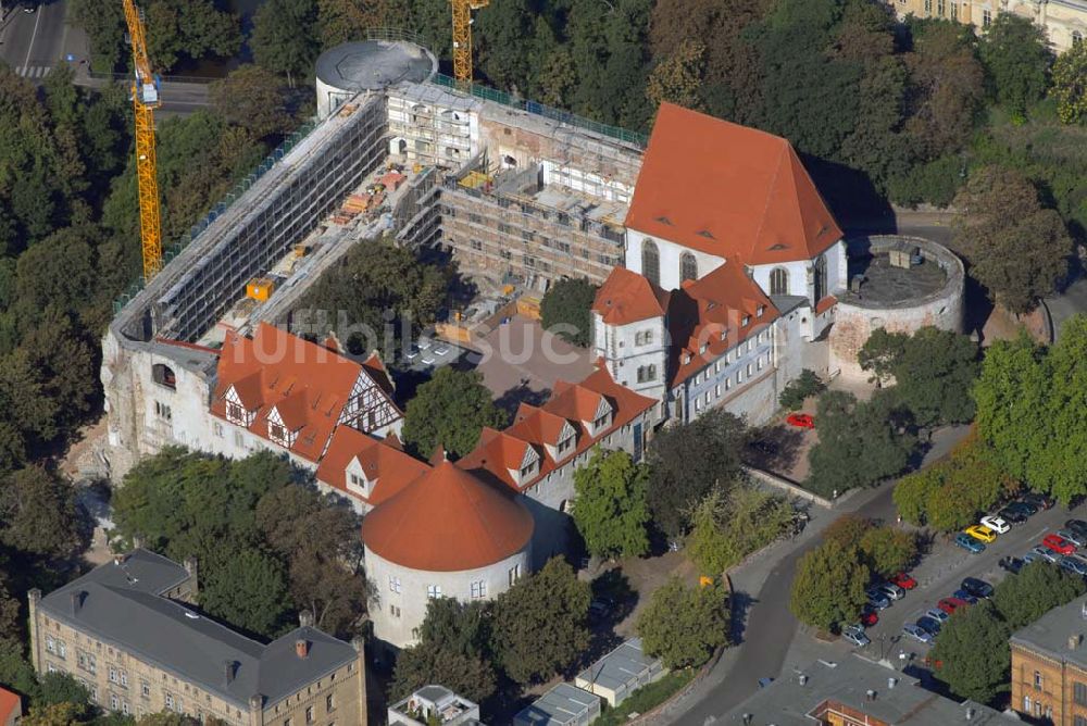 Halle aus der Vogelperspektive: Bau an der Moritzburg in Halle