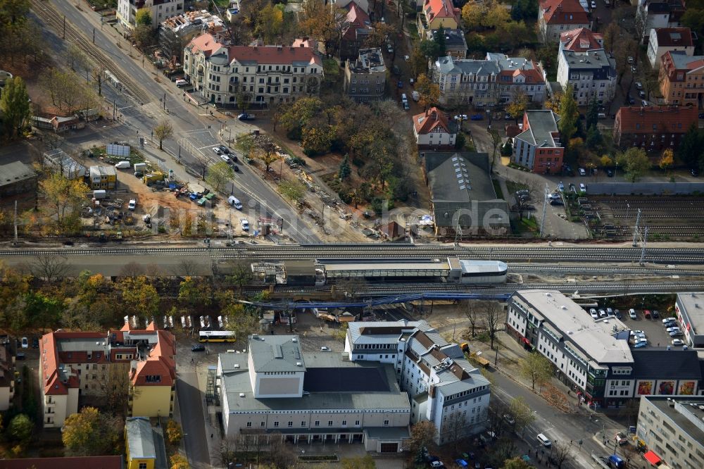 Luftbild Berlin - Bau der neuen Eisenbahnbrücke über die Treskowallee am Bahnhof Berlin - Karlshorst